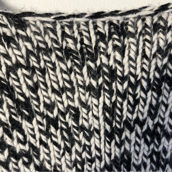 ESCADA SPORT Chunky Knit sweater LARGE Wool Angora Black & white V-neck - Picture 5 of 8